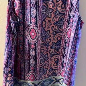Woman’s sleeveless top size large